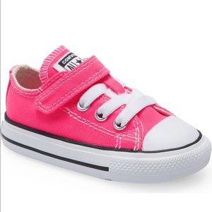 Converse Chuck Taylor All Star Sneaker Toddler 9 M Hyper Pink